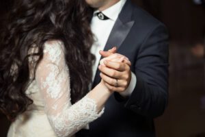 Jak wybrać idealną suknię ślubną